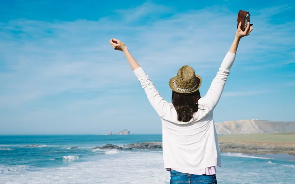 Female photographer travel and freedom — Stock Photo, Image