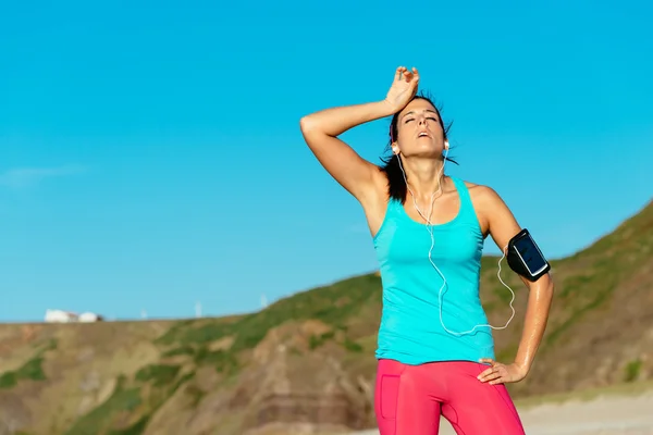 Exhausted female runner overtraining — Stock Photo, Image