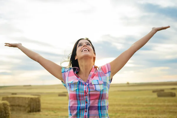 Alegre éxito de agricultora — Foto de Stock