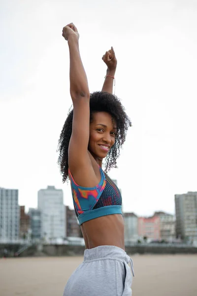 Sporty Young Black Woman Raising Arms Celebrating Fitness Workout Goals — Fotografia de Stock