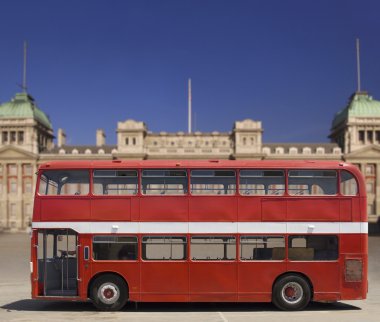 Kırmızı Çift katlı otobüs