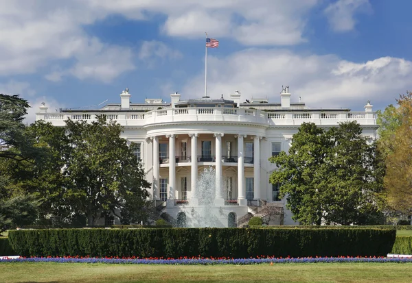 Casa blanca — Foto de Stock