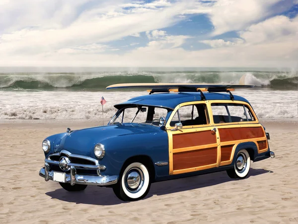 Woodie on the beach — Stock Photo, Image