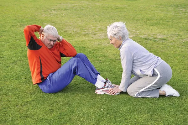 Senior Sit-ups Stockbild