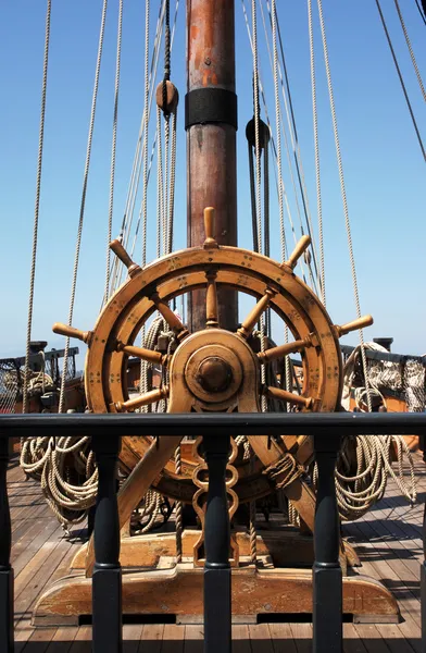 O leme da nave — Fotografia de Stock