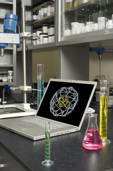 Laboratoriet laptop — Stockfoto