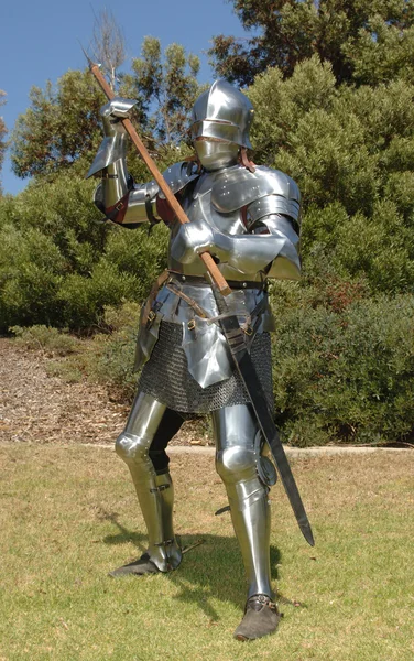 Cavaleiro com machado de batalha — Fotografia de Stock