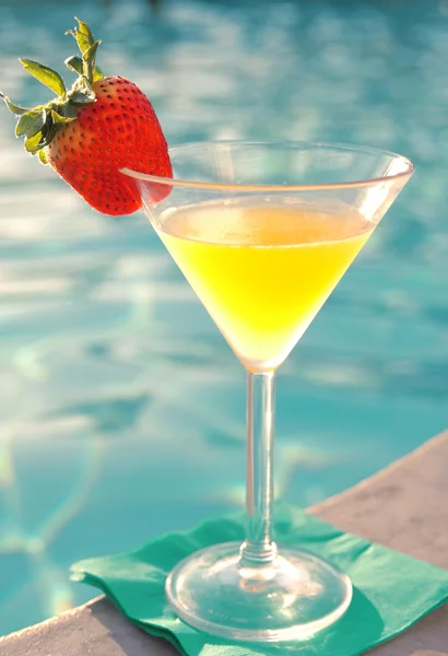 Mango Martini Poolside — Stock Photo, Image