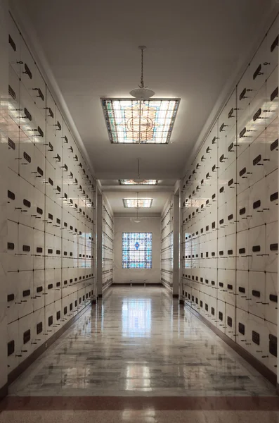 Pasillo dentro de una morgue — Foto de Stock