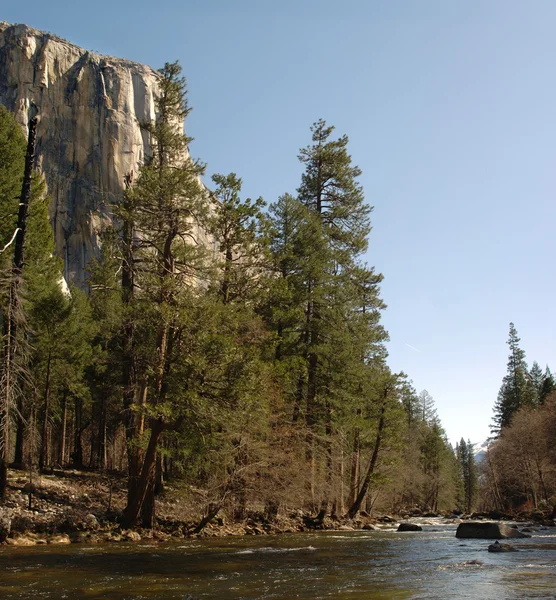 Río Merced en el Valle de Yosemite — Foto de Stock