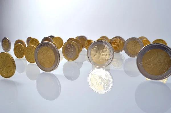 Ayakta euro coins — Stok fotoğraf