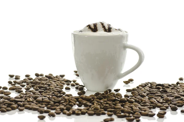 Caffè latte con chicchi di caffè — Foto Stock