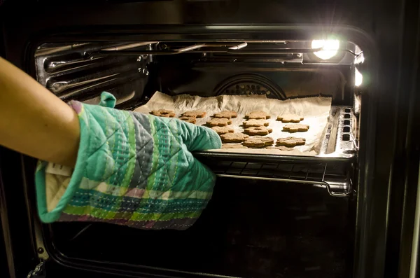 Biscotti al forno in forno — Foto Stock