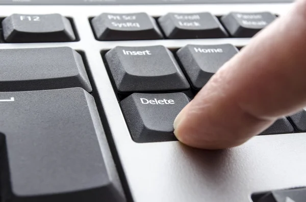 Naciskając klawisz delete — Zdjęcie stockowe