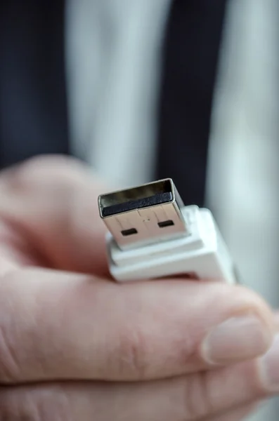 Close-up van holding usb — Stockfoto