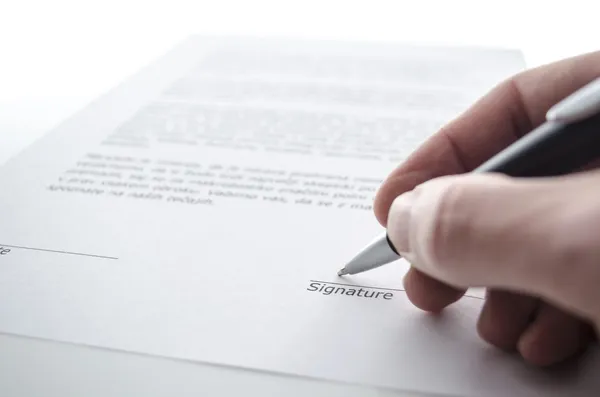 Signing a contract — Stock Photo, Image