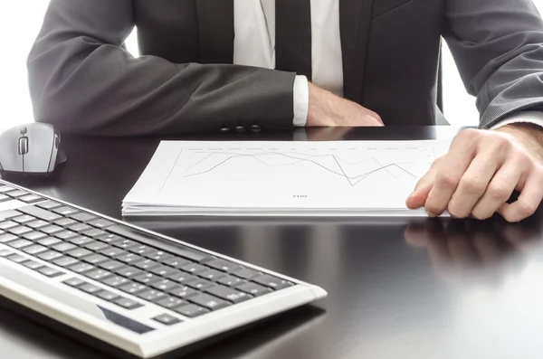 Businessman analyzing graph document — Stock Photo, Image