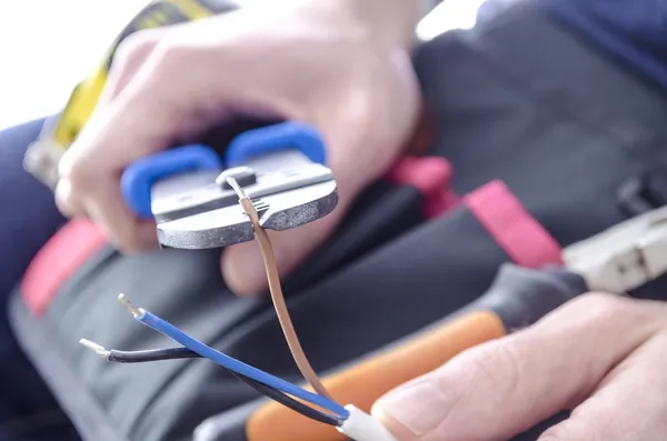 Corte de cables eléctricos — Foto de Stock