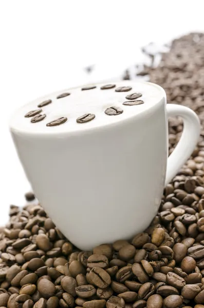 Kaffee mit Kaffeebohnen — Stockfoto