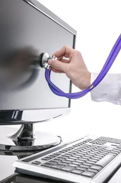 Serviceman testing a computer with stethoscope — Stock Photo, Image