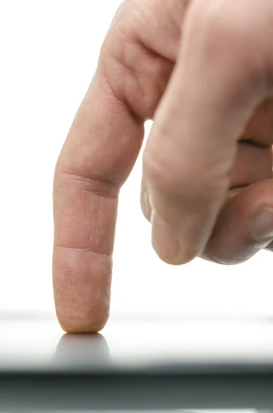 Seitenansicht der männlichen Hand mit dem Handy — Stockfoto