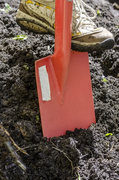 Zár-megjelöl-ból ásás, tavaszi talaj sovel — Stock Fotó