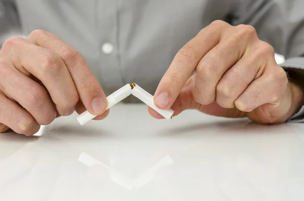 Beating cigarette addiction — Stock Photo, Image