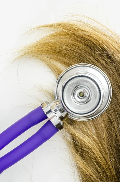 髪に聴診器 — ストック写真