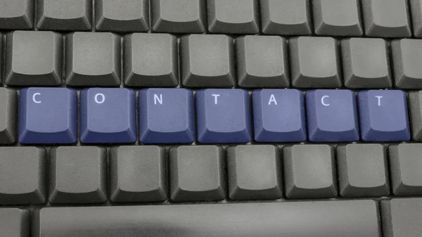 Contacto escrito en el teclado de la computadora — Foto de Stock