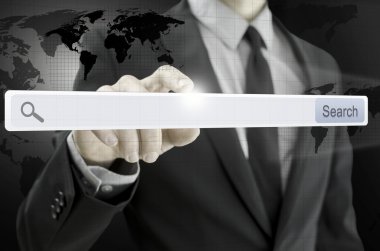 sanal ekran arama çubuğunda gösteren iş adamı