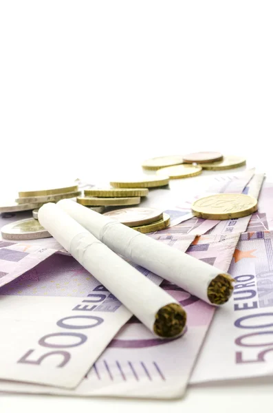 Smoking - expensive habit — Stock Photo, Image