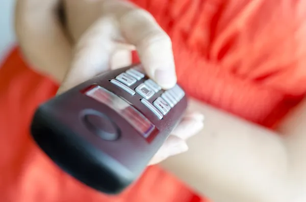 Met behulp van draagbare telefoonhoorn — Stockfoto