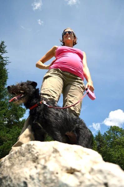 Pregnant woam on a walk with her dog — Stock Photo, Image