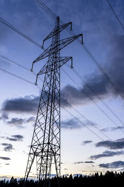 Torre elettrica al crepuscolo — Foto Stock