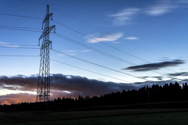 Torre elettrica al crepuscolo — Foto Stock