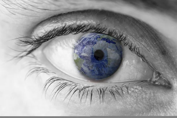 Planet Earth in human eye — Stock Photo, Image