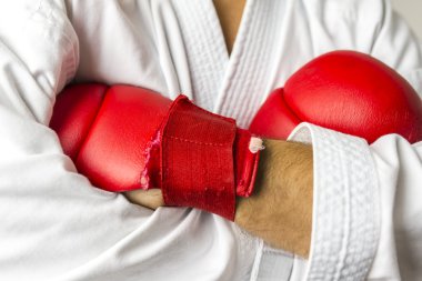 kick boks silah geçti