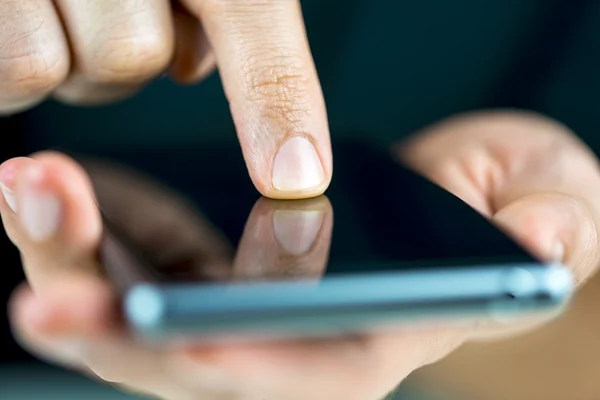 Použití chytrý telefon — Stock fotografie