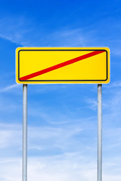 Crossed road sign over blue sky — Stock Photo, Image