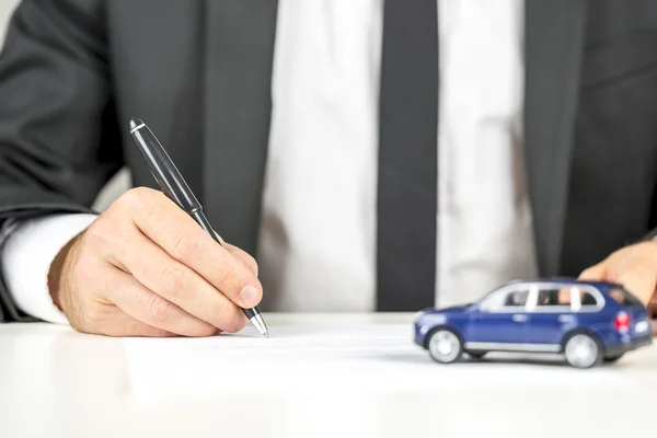 Buying a car — Stock Photo, Image