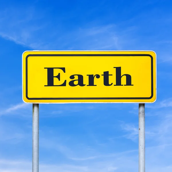 道路標識に書かれた地球 — ストック写真