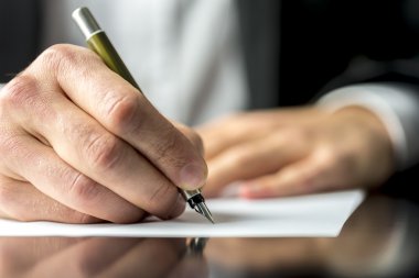 imzalama veya belge yazma iş adamı