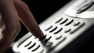 bir sabit hat telefon görüşmesi işadamı