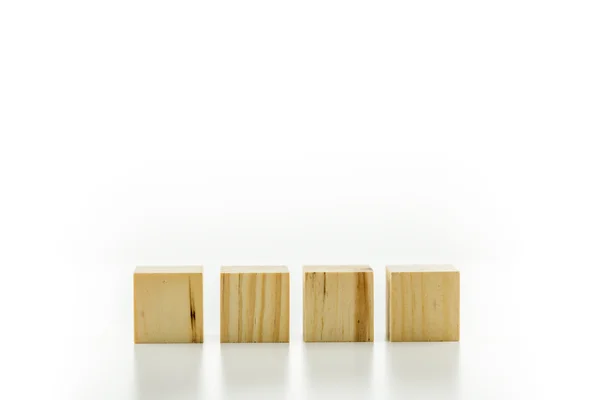 Чотири порожні дерев'яні блоки на білому тлі — стокове фото