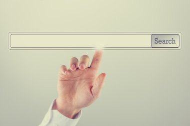 anahtar kelimelerinizi veya Web sitesi adresi için hazır boş arama çubuğu