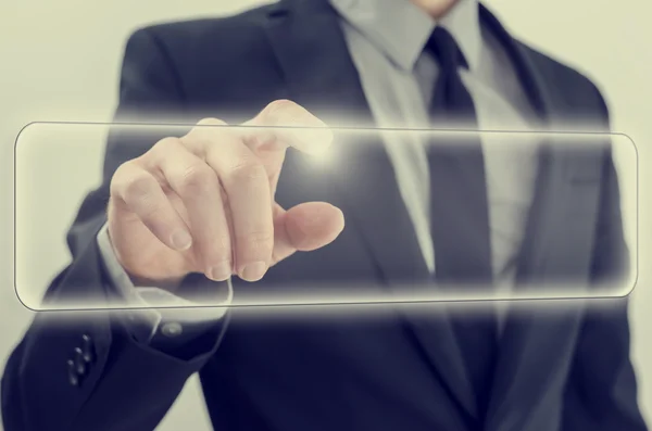 Empresário tocando uma tela virtual em branco Fotografia De Stock