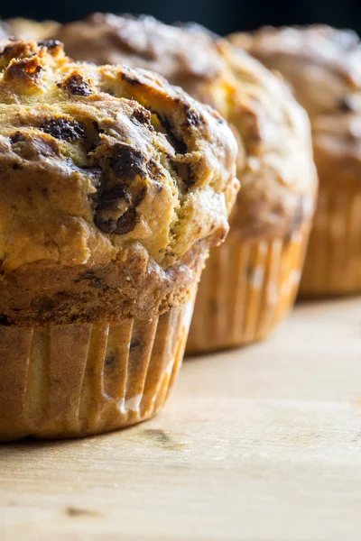Rad med nybakade muffins — Stockfoto