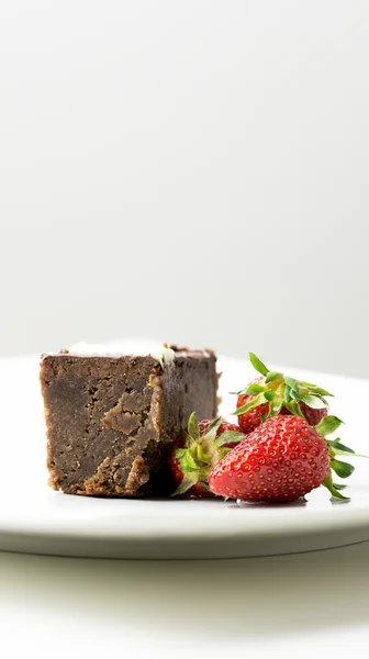 Postre de chocolate con fresas frescas — Foto de Stock