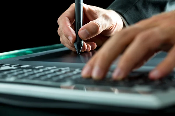 Man using a stylus and tablet — Stock Photo, Image