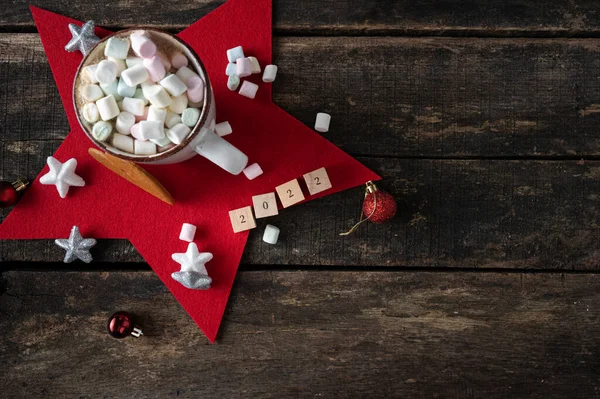 Bovenaanzicht Van Heerlijke Rijke Kop Warme Chocolademelk Bekroond Met Kleine — Stockfoto